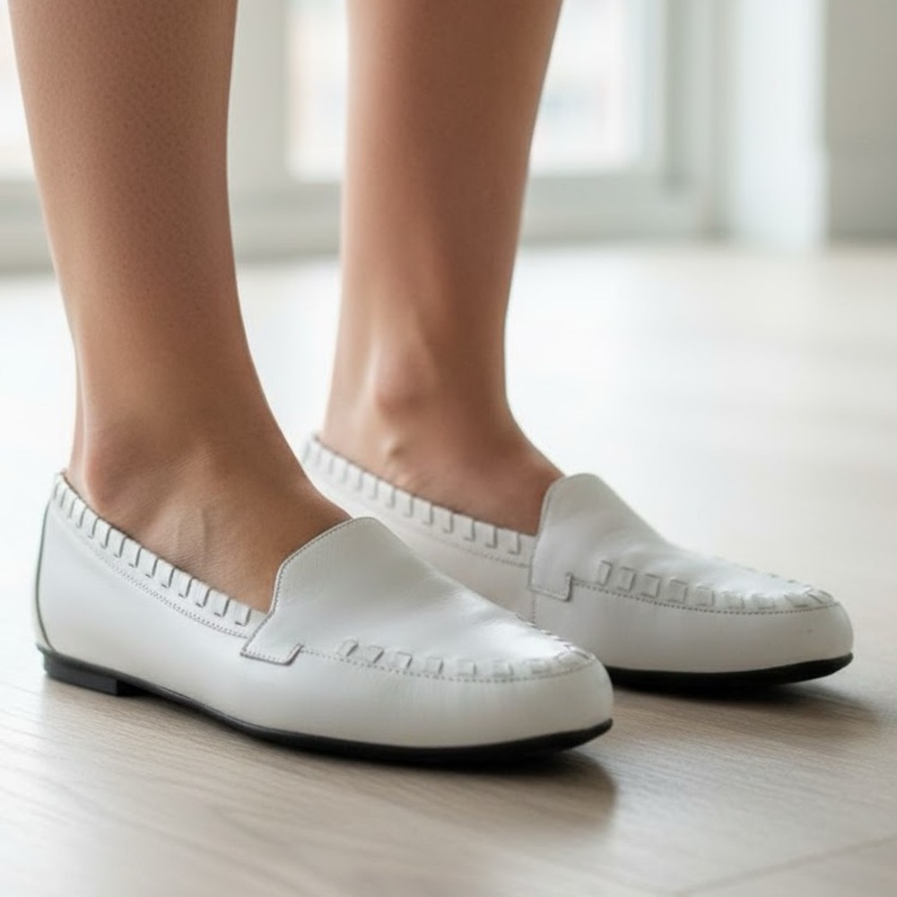 NATURALIZER SOFT WHITE LEATHER LOAFERS SHOES FLATS SZ 6.5 W BRAIDED STITCHING